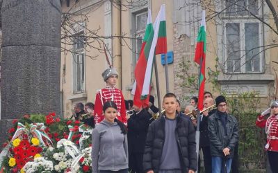 Пред паметника на Баба Тонка в Русе се проведе официална церемония, с която бяха отбелязани 132 г. от смъртта на майката – героиня