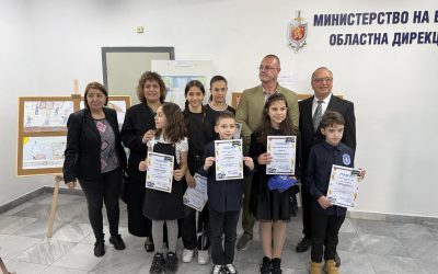 ЧЕТИРИМА СЕ КЛАСИРАТ ЗА УЧАСТИЕ В НАЦИОНАЛНИЯ УЧЕНИЧЕСКИ КОНКУРС ЗА РИСУНКА „АЗ И ДЕТСКОТО ПОЛИЦЕЙСКО УПРАВЛЕНИЕ“